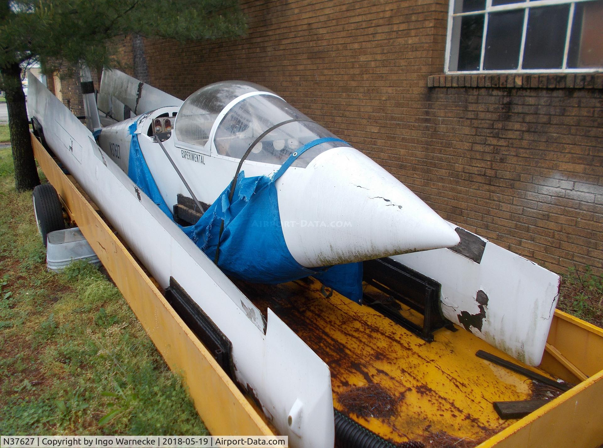 N37627, 1981 Steckler Stephen T TERN C/N S.T.S. 1, Steckler Tern, disassembled on trailer, awaiting restoration, outside the Greater St. Louis Air and Space Museum, Cahokia Il