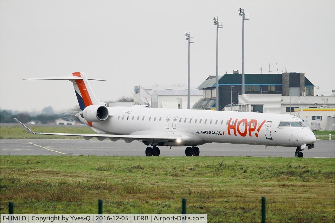 F-HMLD, 2010 Bombardier CRJ-1000EL NG (CL-600-2E25) C/N 19007, Bombardier CRJ-1000, Taxiing, Brest-Bretagne Airport (LFRB-BES)