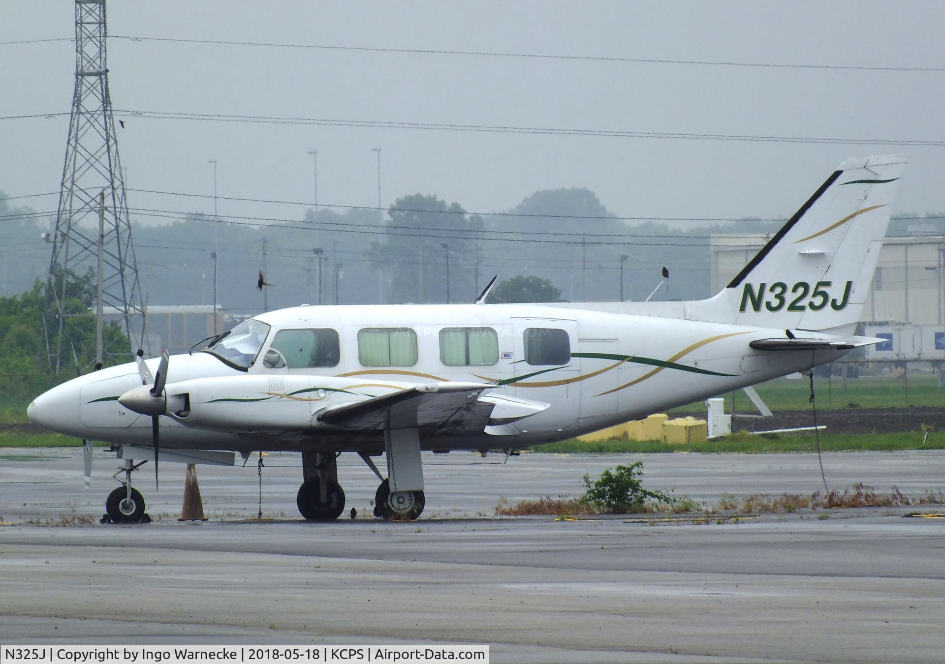 N325J, 1976 Piper PA-31-325 Navajo C/R C/N 31-7712002, Piper PA-31-325 Navajo C/R at the St. Louis Downtown Airport, Cahokia IL