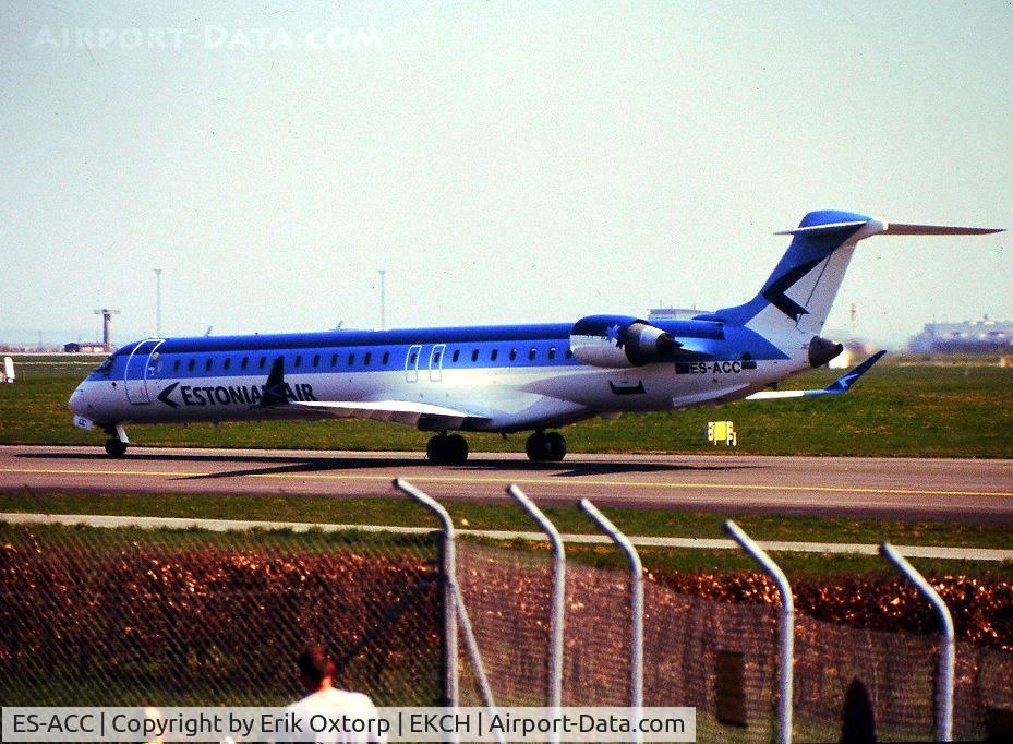 ES-ACC, 2011 Bombardier CRJ-900LR (CL-600-2D24) C/N 15262, ES-ACC landed rw 04L
Sanned slide