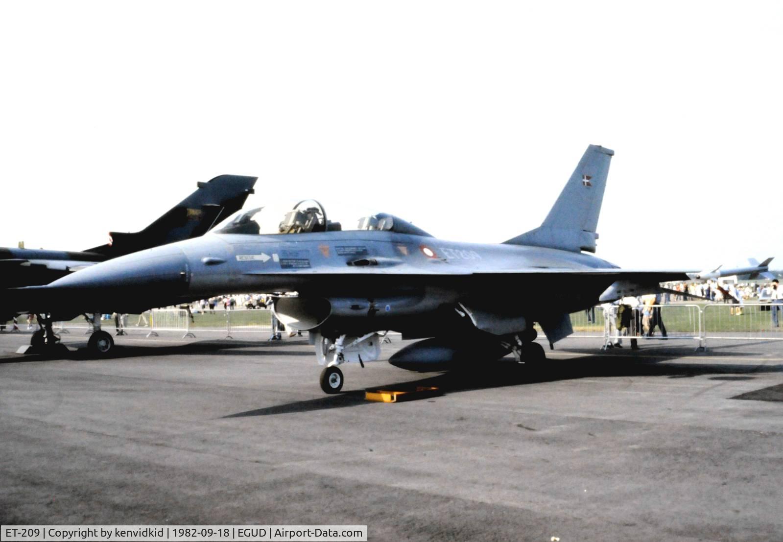 ET-209, General Dynamics F-16B C/N 6G-6, On static display at the 1982 Abingdon air show.