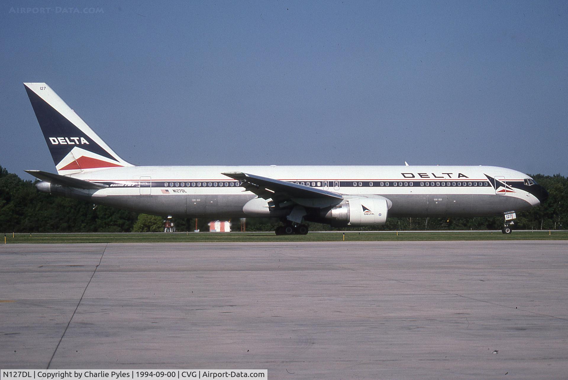 N127DL, 1988 Boeing 767-332 C/N 24077, Headed to Runway 18R