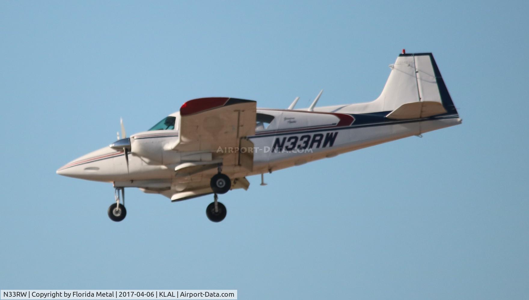 N33RW, 1960 Piper PA-23-160 Apache C/N 23-1948, Sun N fun 2017