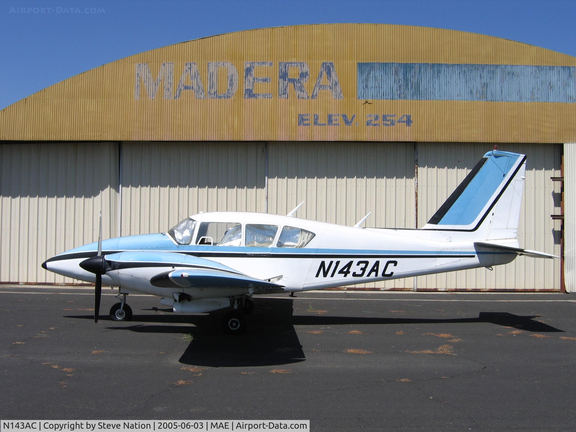 N143AC, 1972 Piper PA-23-250 C/N 27-7304989, 1972 Piper PA-23-250 Aztec at Madera, CA
