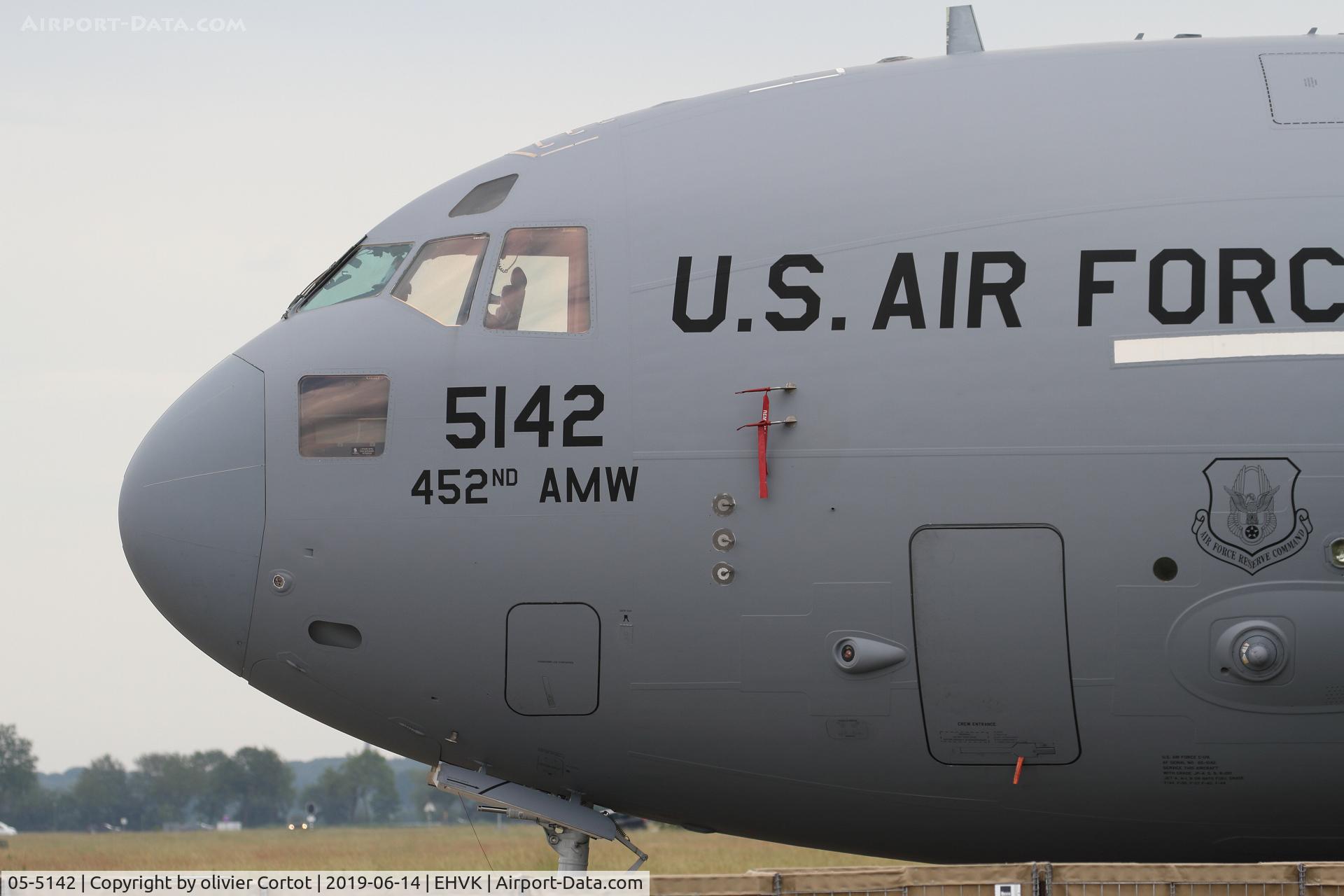 05-5142, 2005 Boeing C-17A Globemaster III C/N P-142, the nose