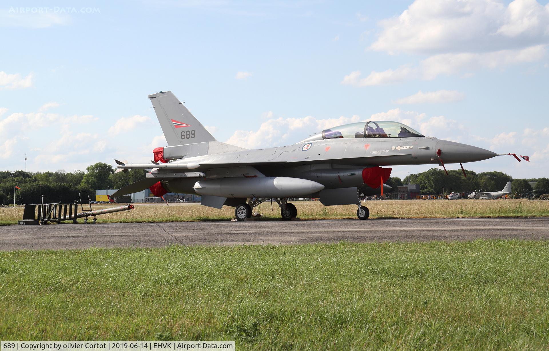 689, 1980 General Dynamics (Fokker) F-16B Fighting Falcon C/N 6L-8, 2019 airshow