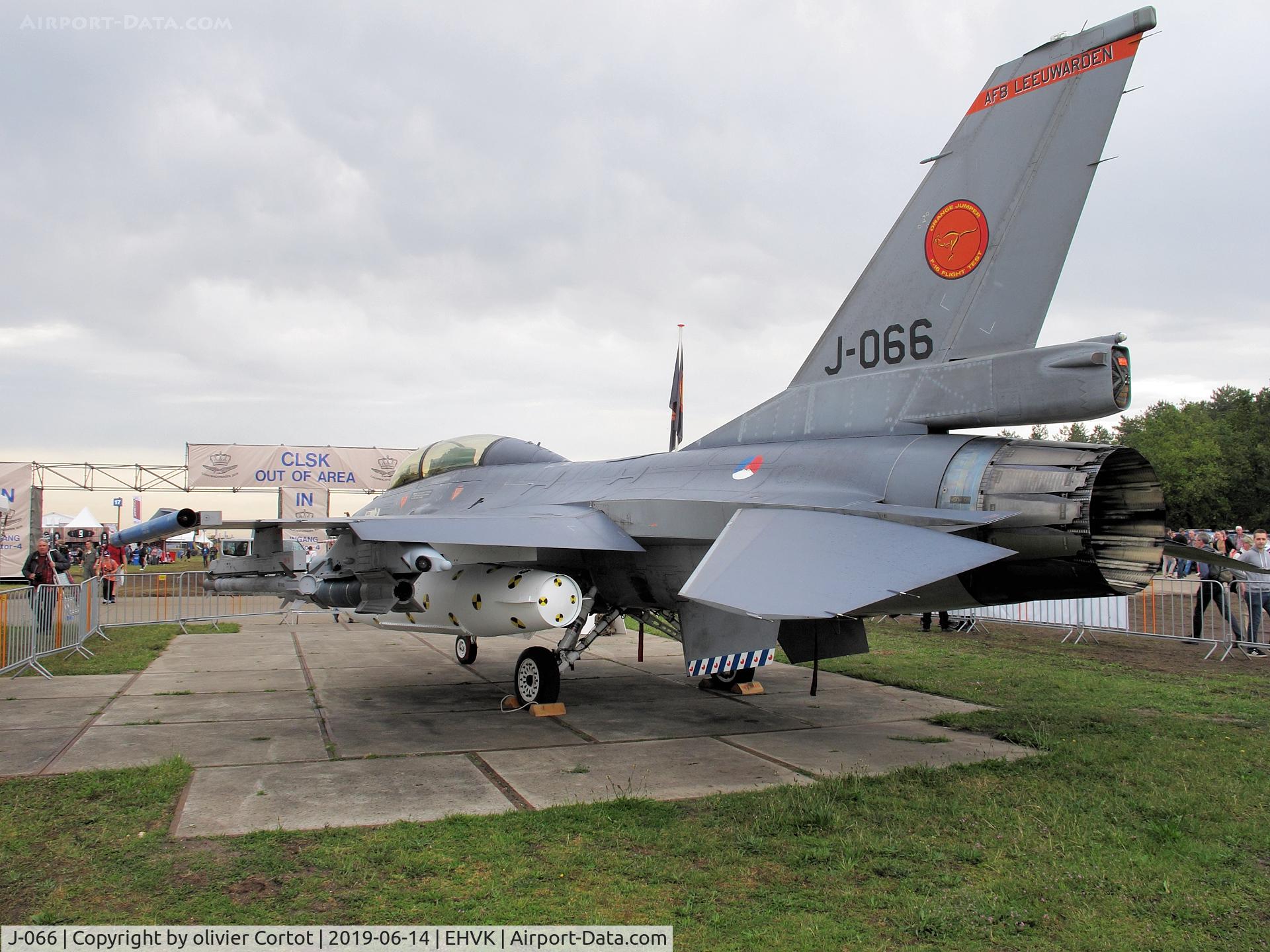 J-066, 1987 General Dynamics F-16BM Fighting Falcon C/N 6E-35, 2019 airshow
