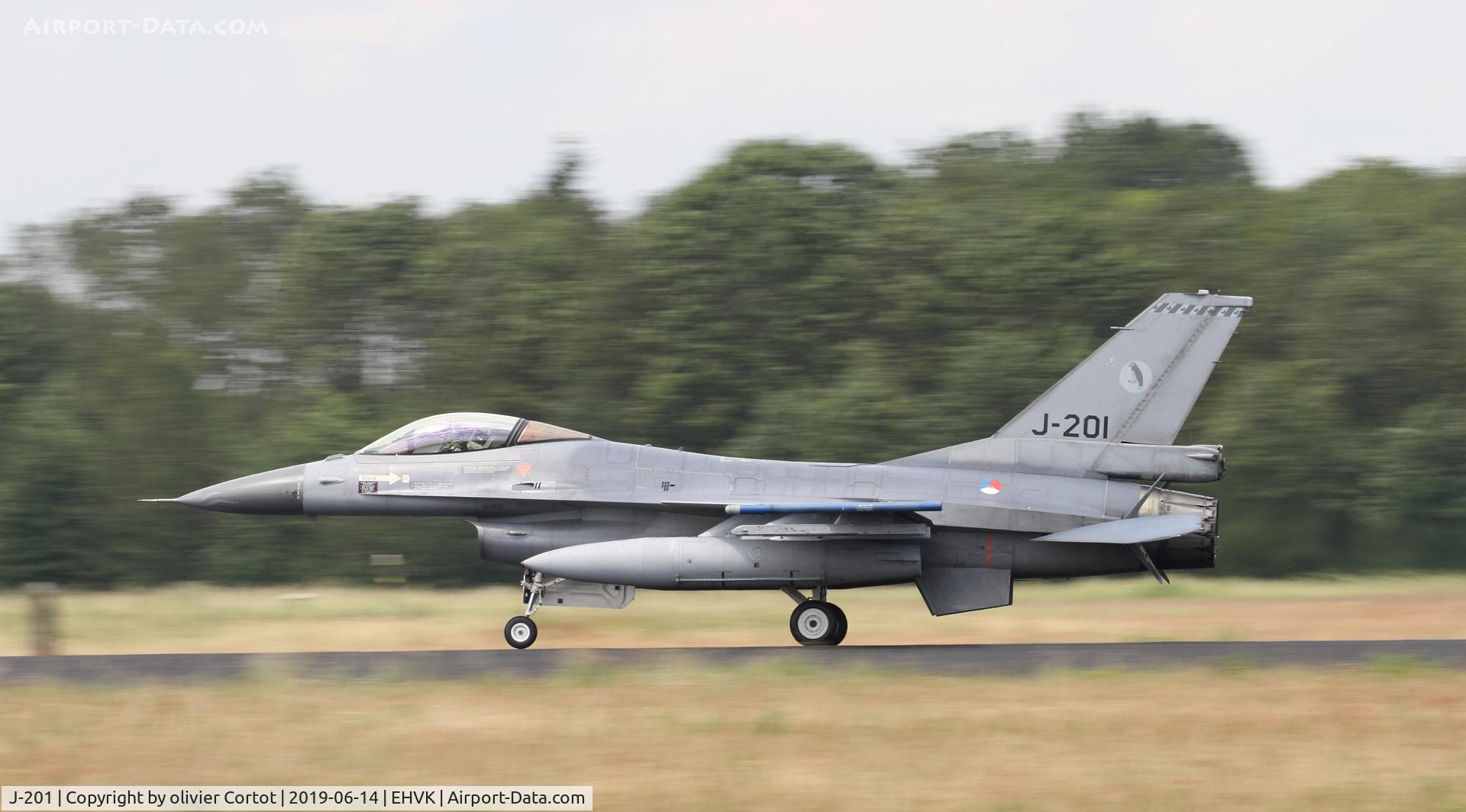 J-201, Fokker F-16AM Fighting Falcon C/N 6D-108, landing at Volkel