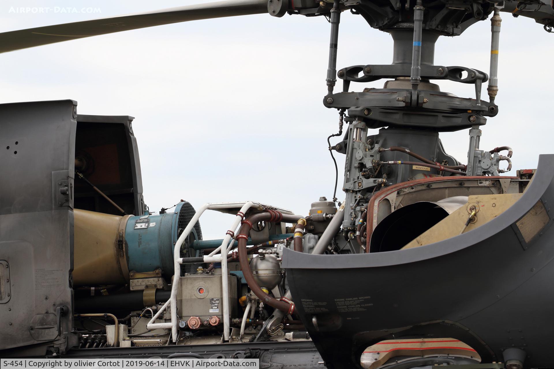 S-454, Eurocopter AS-532U2 Cougar C/N 2454, view on the turbine