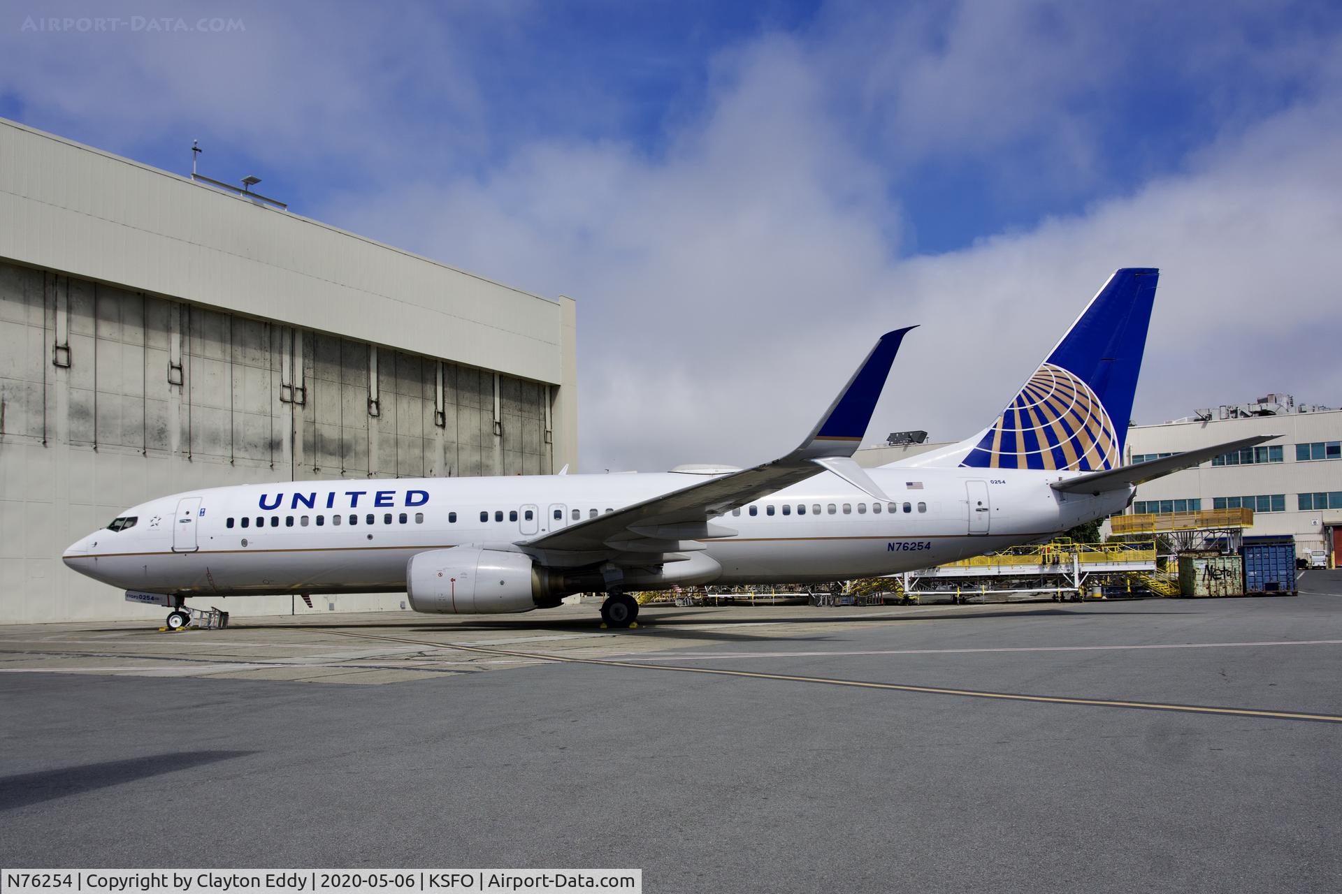 N76254, 2000 Boeing 737-824 C/N 30779, SFO 2020.