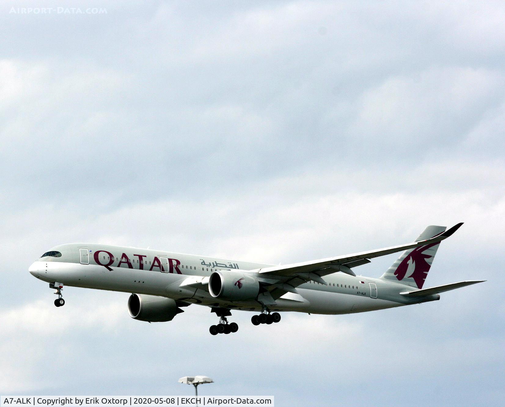 A7-ALK, 2016 Airbus A350-941 C/N 033, A7-ALK landing rw 22L