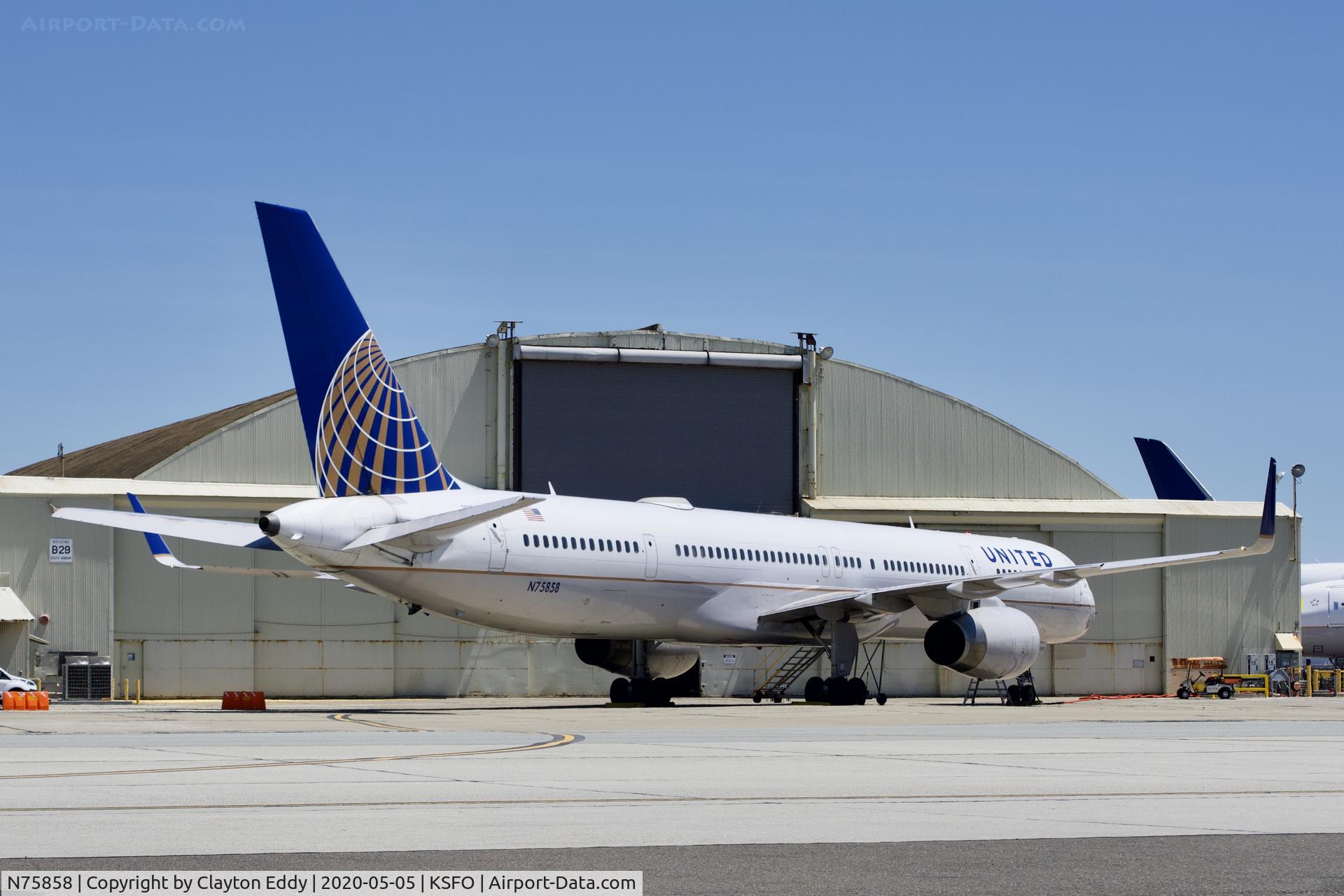 N75858, 2004 Boeing 757-324 C/N 32817, SFO 2020.