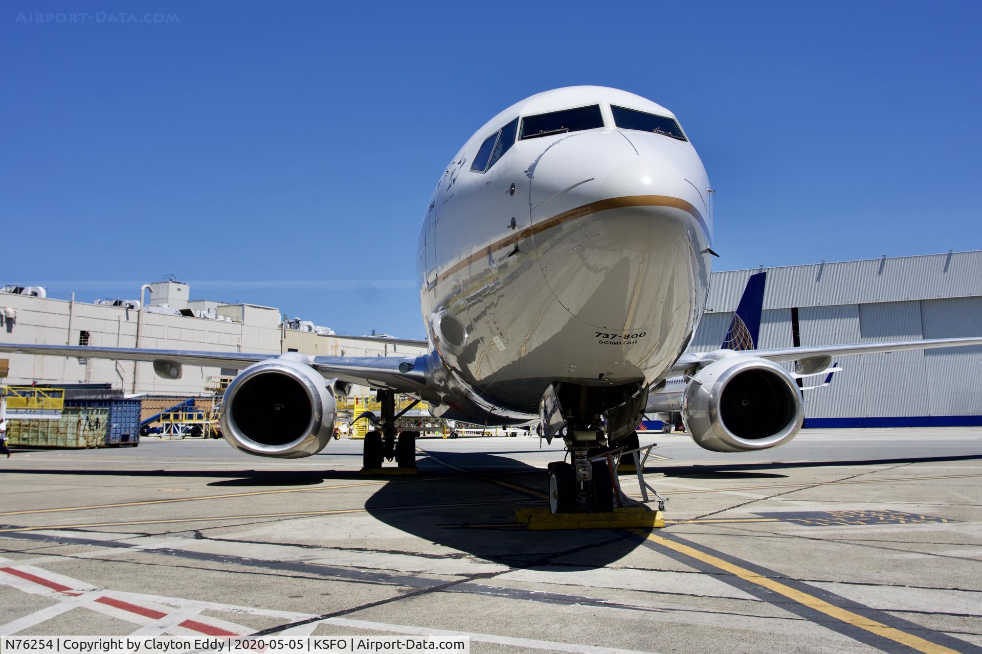 N76254, 2000 Boeing 737-824 C/N 30779, SFO 2020.