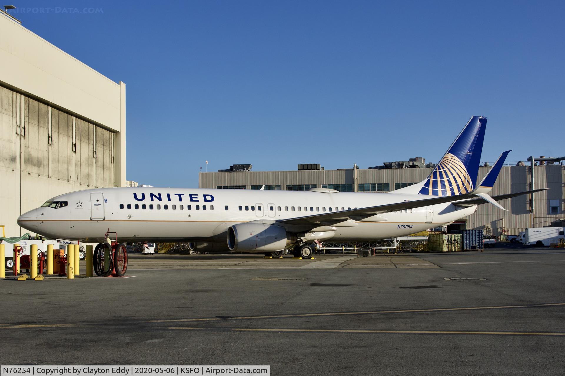 N76254, 2000 Boeing 737-824 C/N 30779, SFO 2020.