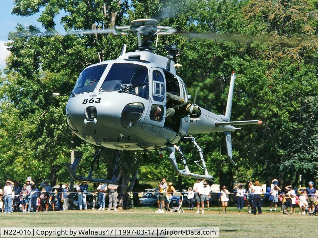 N22-016, Aérospatiale AS-350BA Ecureuil C/N 1740, RAN Squirrel AS-350B helicopter N22-016 Code 863 Cn 1740, from 723 Sqn Nowra, arrives for static display in sunny conditions on the Treasury lawns Canberra on 17Mar1997. The occasion was Canberra Day 1997. Front-Port-side view of hovering Squirrel N22-016