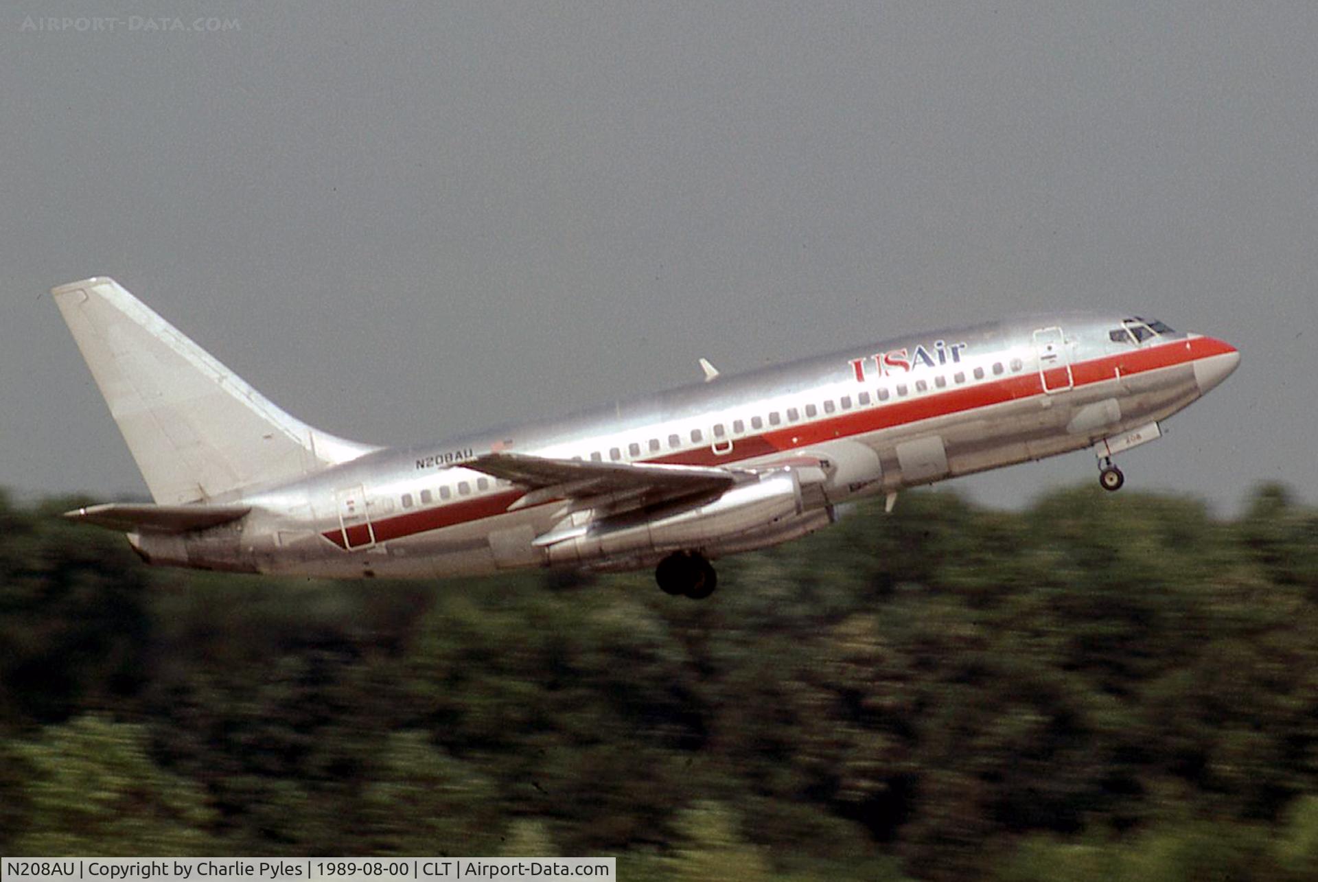 N208AU, 1968 Boeing 737-222 C/N 19547, ex UA Bird departing