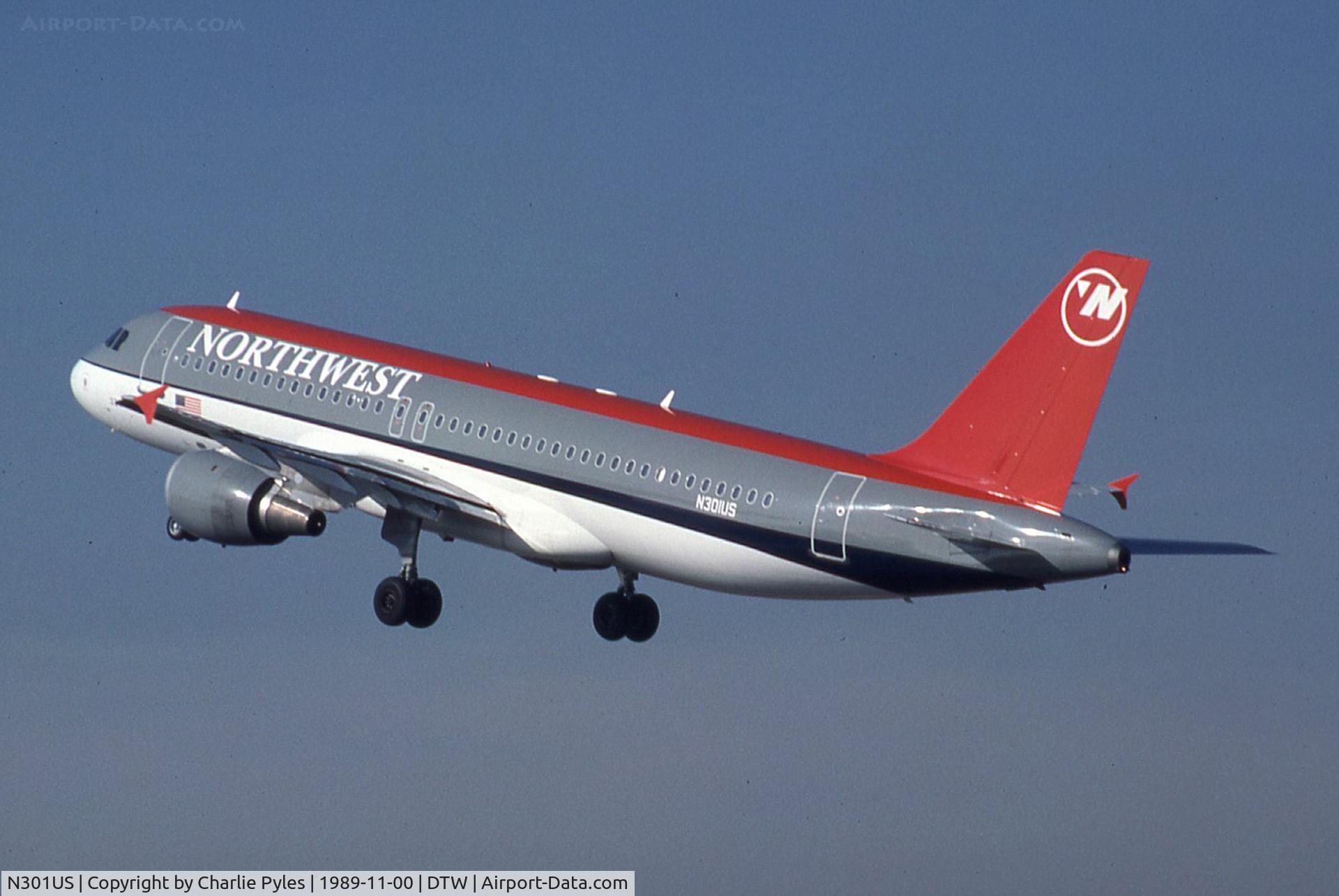 N301US, 1989 Airbus A320-211 C/N 031, Departing