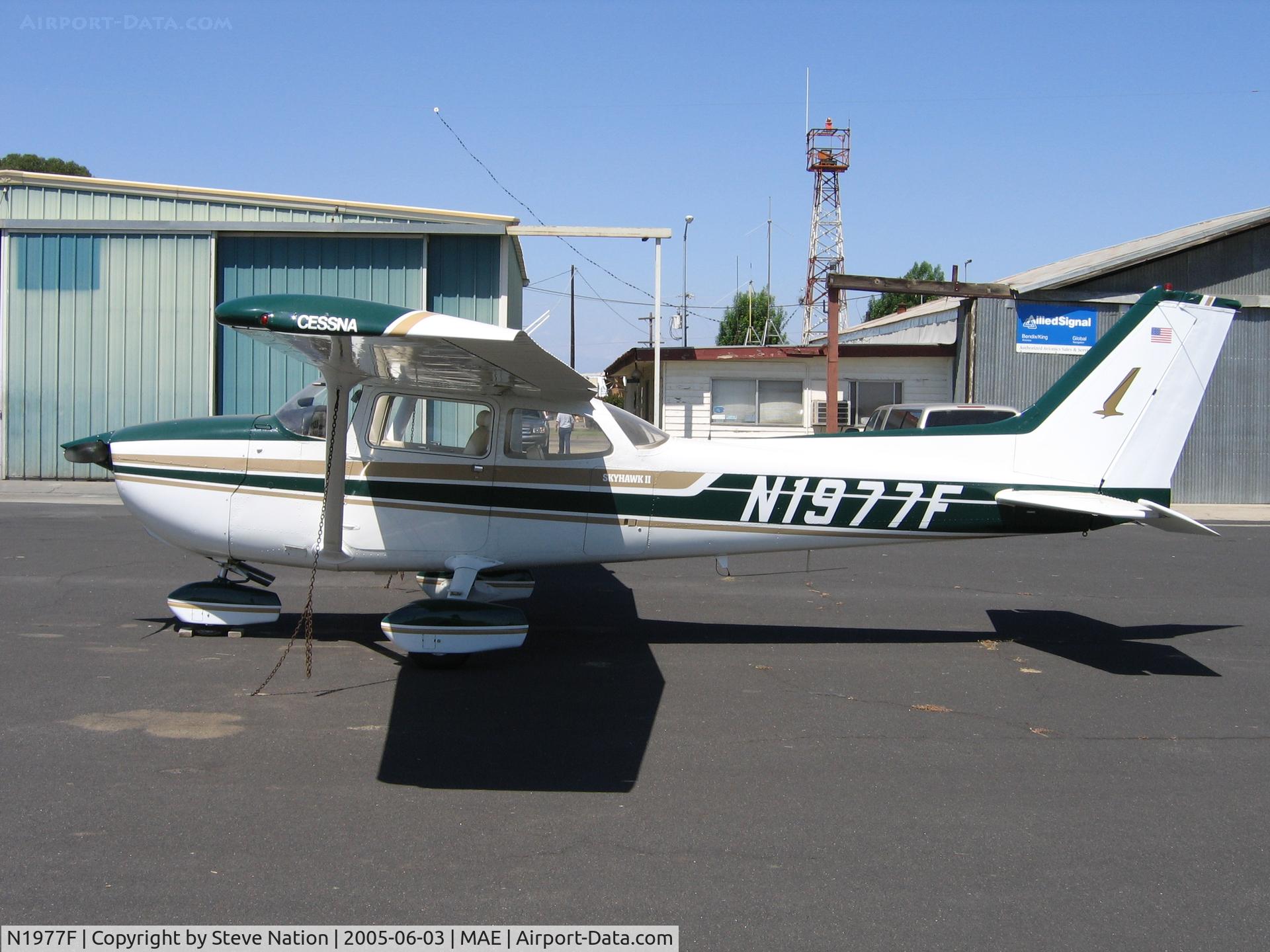 N1977F, 1979 Cessna 172N C/N 17273065, 1979 Cessna 172N at Madera, CA