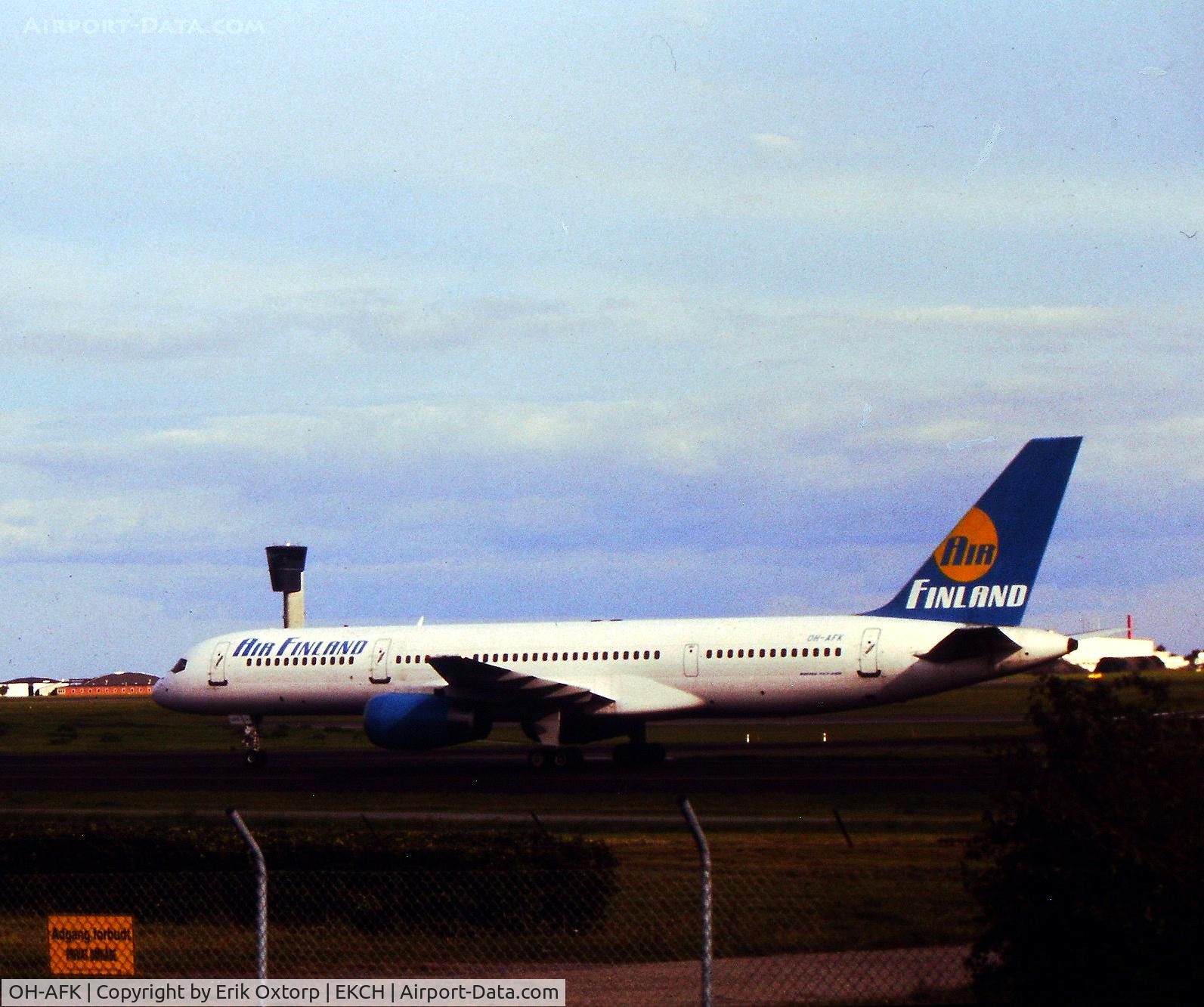OH-AFK, 1993 Boeing 757-28A C/N 25622, OH-AFK landed rw 04L
Scanned slide