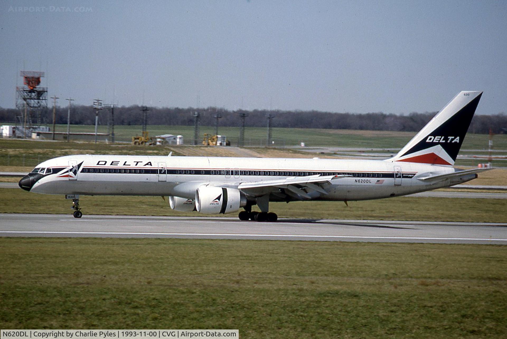 N620DL, 1986 Boeing 757-232 C/N 22910, Reversers