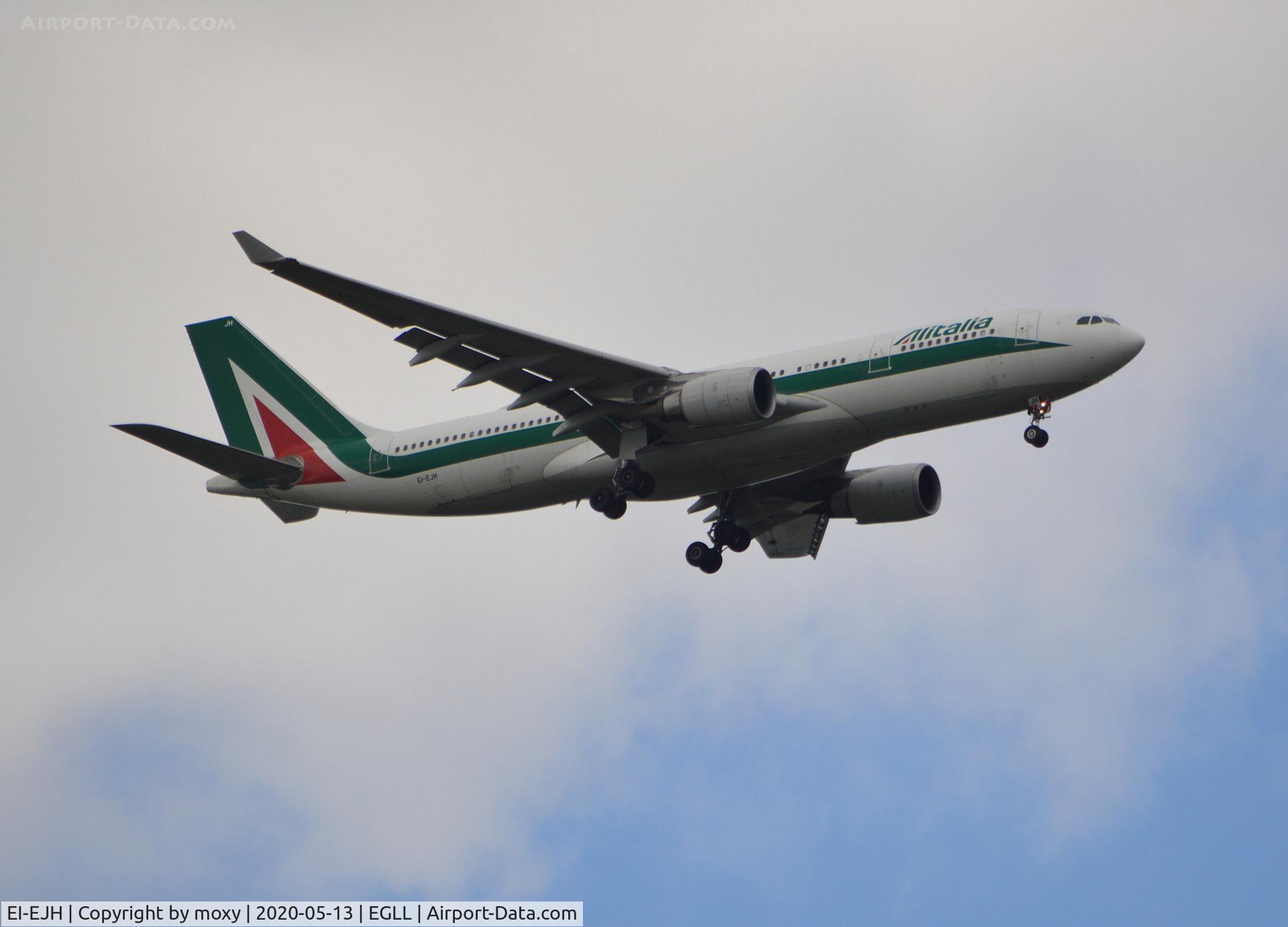 EI-EJH, 2010 Airbus A330-202 C/N 1135, Airbus A330-202 on finals to London Heathrow.