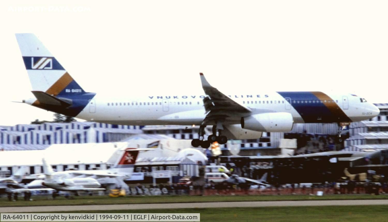 RA-64011, 1993 Tupolev Tu-204-100 C/N 1450741364011, On short finals runway 25 at the 1994 Farnborough Air Show.