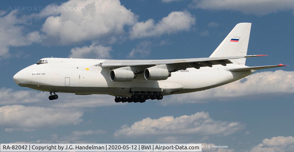 RA-82042, 1991 Antonov An-124-100 Ruslan C/N 9773054055093/0606, Over the numbers on 33L.