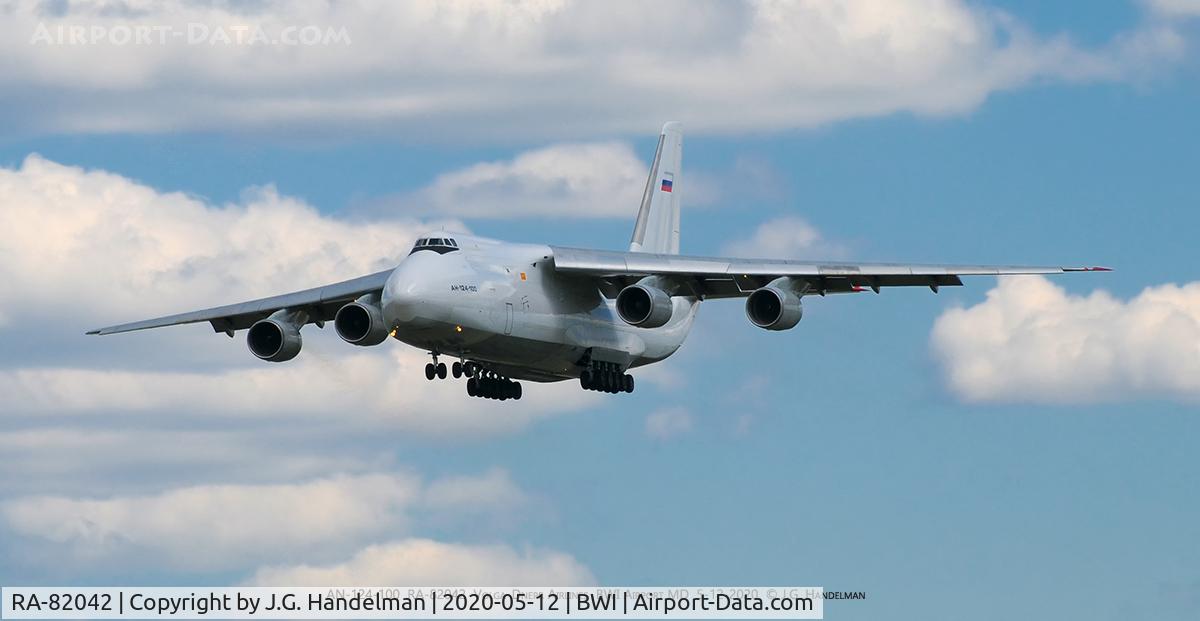 RA-82042, 1991 Antonov An-124-100 Ruslan C/N 9773054055093/0606, Approach to 33L.