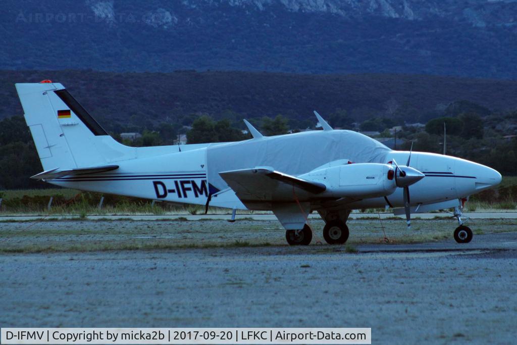 D-IFMV, Beechcraft 58 Baron C/N TH-745, Parked