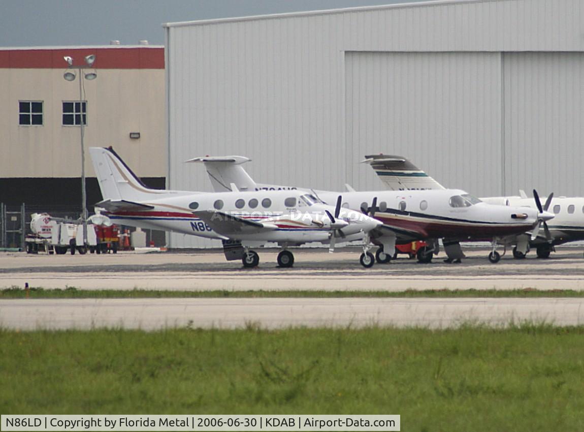 N86LD, 2001 Raytheon Aircraft Company C90A C/N LJ-1631, DAB 2006