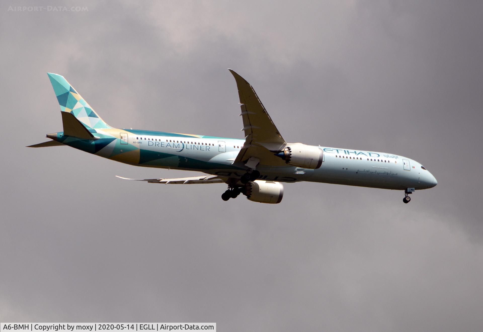 A6-BMH, 2020 Boeing 787-10 Dreamliner Dreamliner C/N 60765, Boeing 787-10 Dreamliner on finals to London Heathrow.
