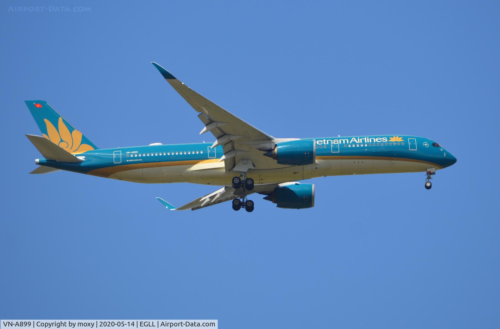 VN-A899, 2019 Airbus A350-941 C/N 297, Airbus A350-941 on finals to London Heathrow.