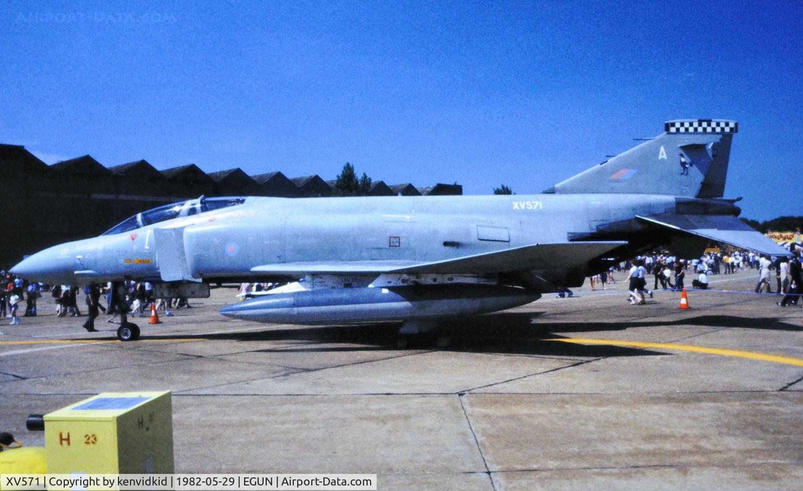 XV571, 1968 McDonnell Douglas Phantom FG1 C/N 9325/3020, At the 1982 Mildenhall Air Fete.
