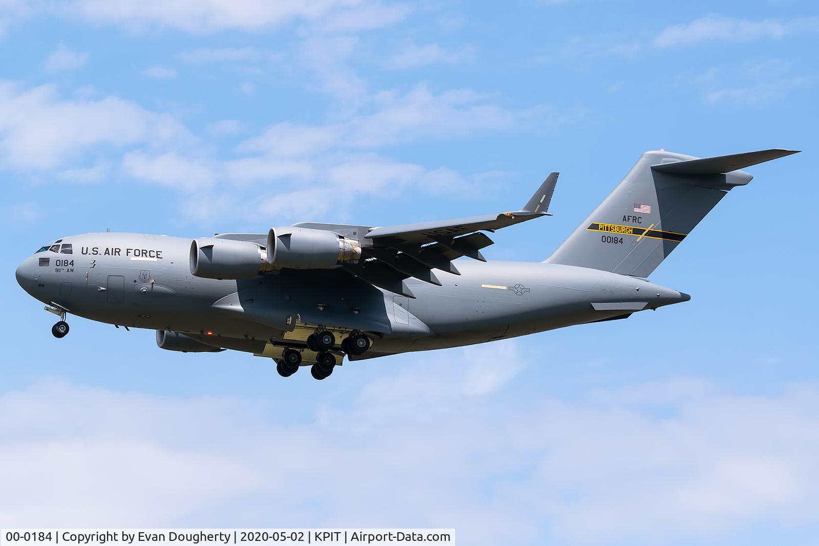 00-0184, 2000 Boeing C-17A Globemaster III C/N P-84, PITT10 in the RWY 28L pattern.