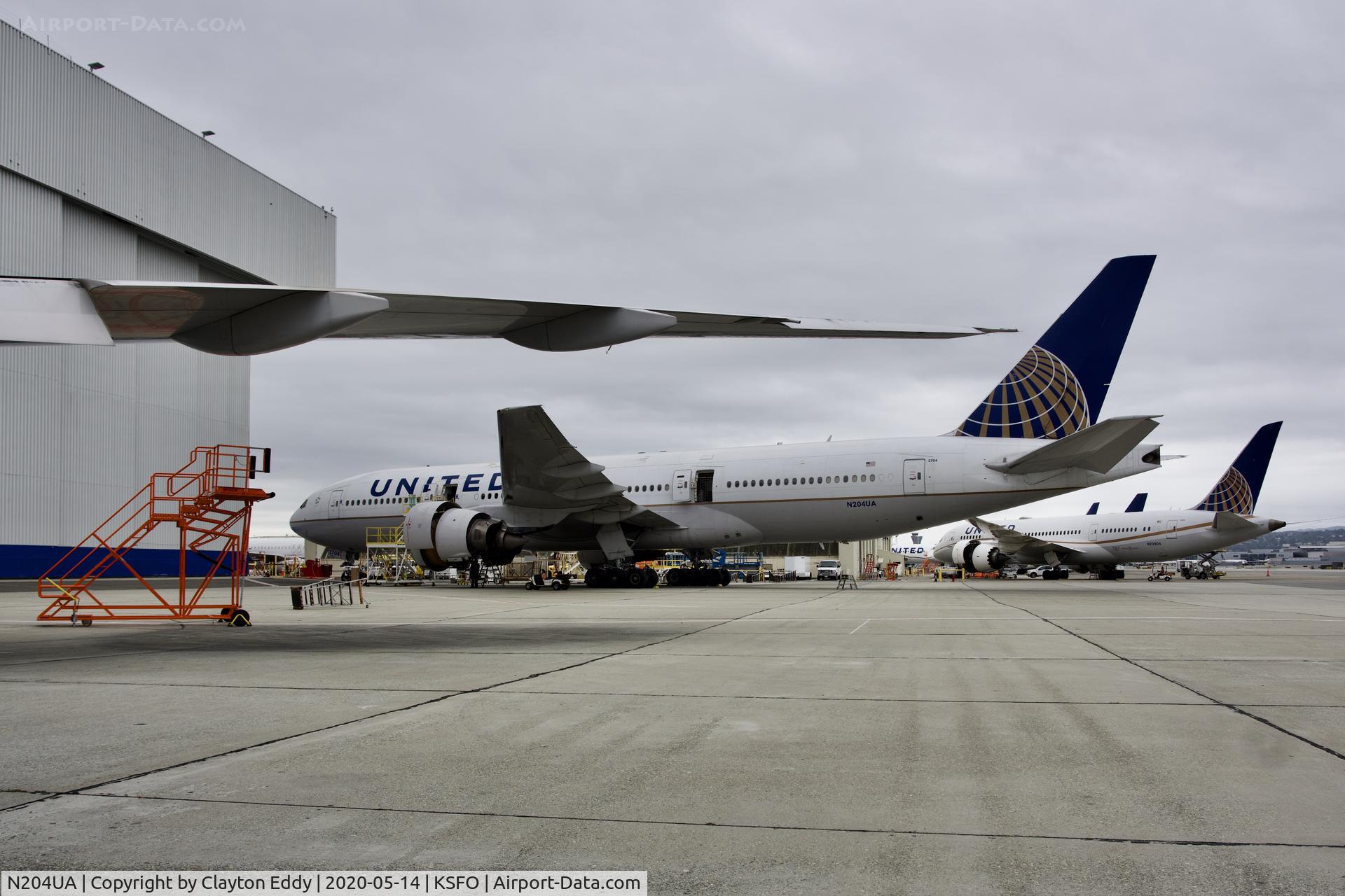 N204UA, 1999 Boeing 777-222/ER C/N 28713, SFO 2020.