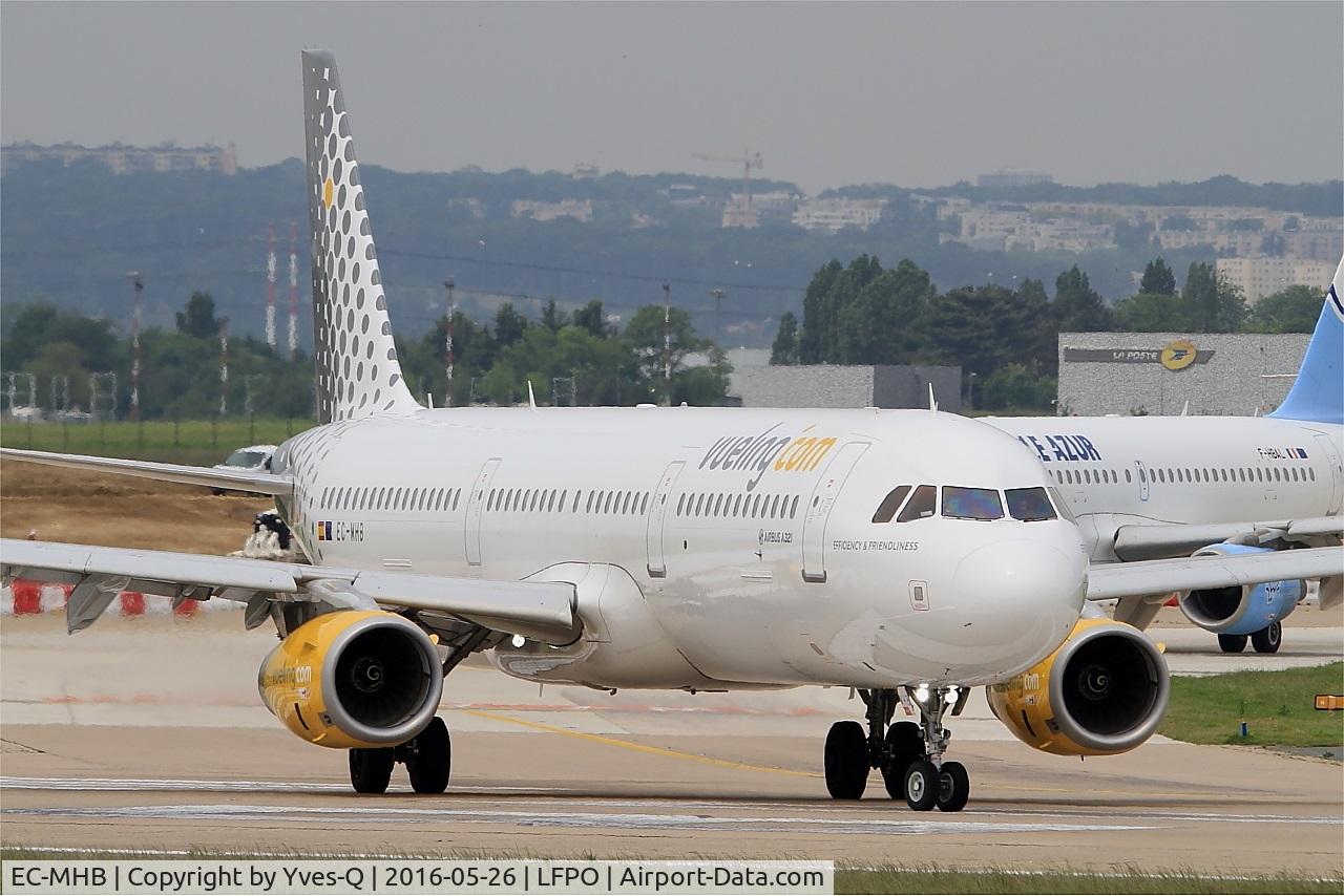 EC-MHB, 2015 Airbus A321-231 C/N 6691, Airbus A321-231, Lining up rwy 08, Paris-Orly airport (LFPO-ORY)