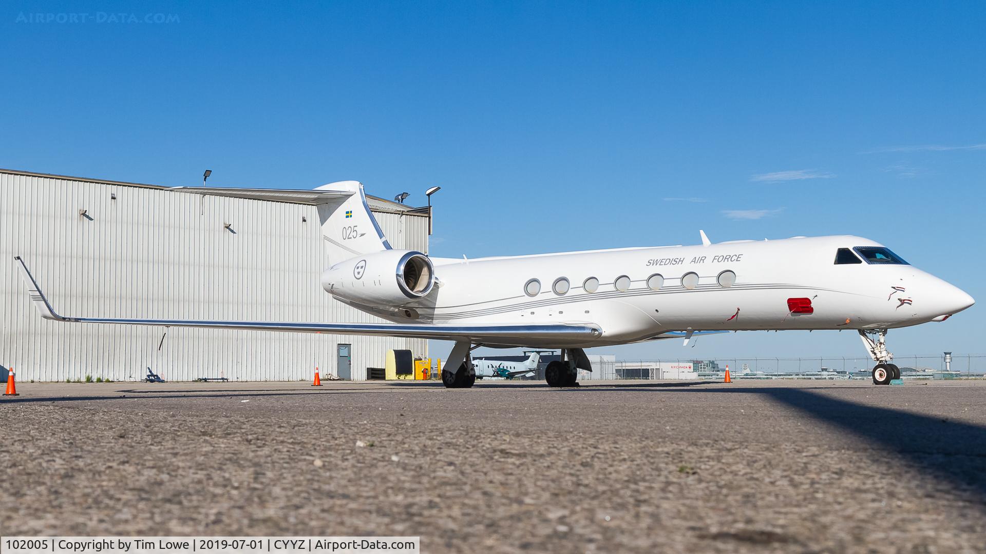 102005, 2008 Gulfstream Aerospace GV-SP (G550) C/N 5200, Parked on the Signature Apron