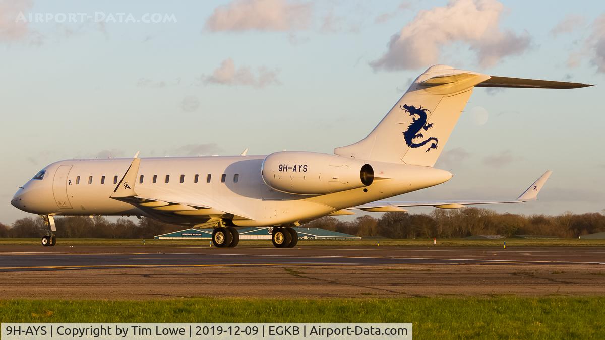 9H-AYS, 2001 Bombardier BD-700-1A10 Global Express C/N 9094, Taxiing to the main apron