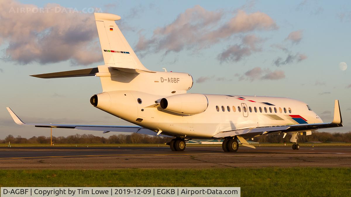 D-AGBF, 2016 Dassault Falcon 7X C/N 269, Taxiing onto runway 21
Moon Visible.