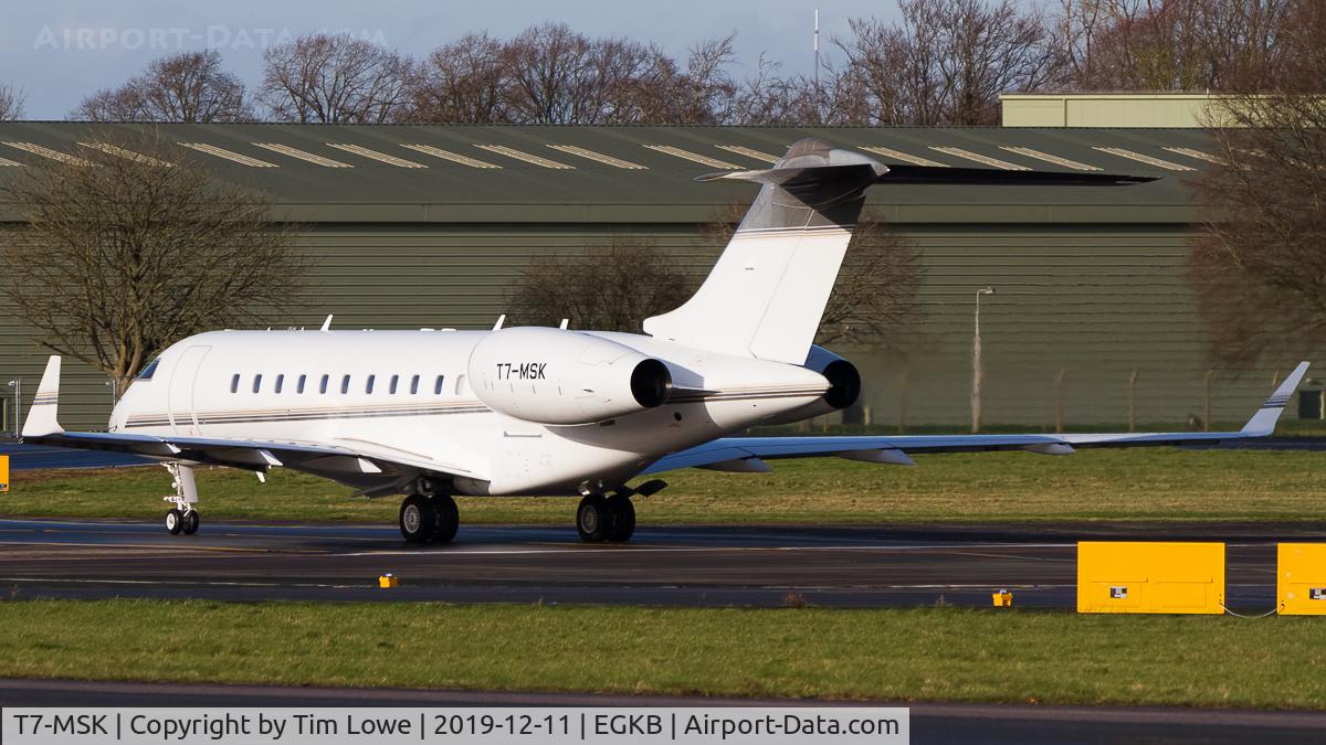 T7-MSK, 2004 Bombardier BD-700-1A11 Global 5000 C/N 9157, Taxiing to the Main Apron