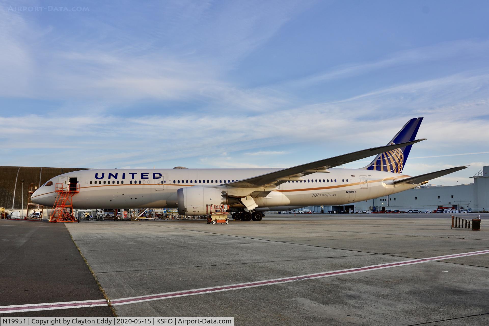 N19951, 2014 Boeing 787-9 Dreamliner C/N 36402, SFO 2020.