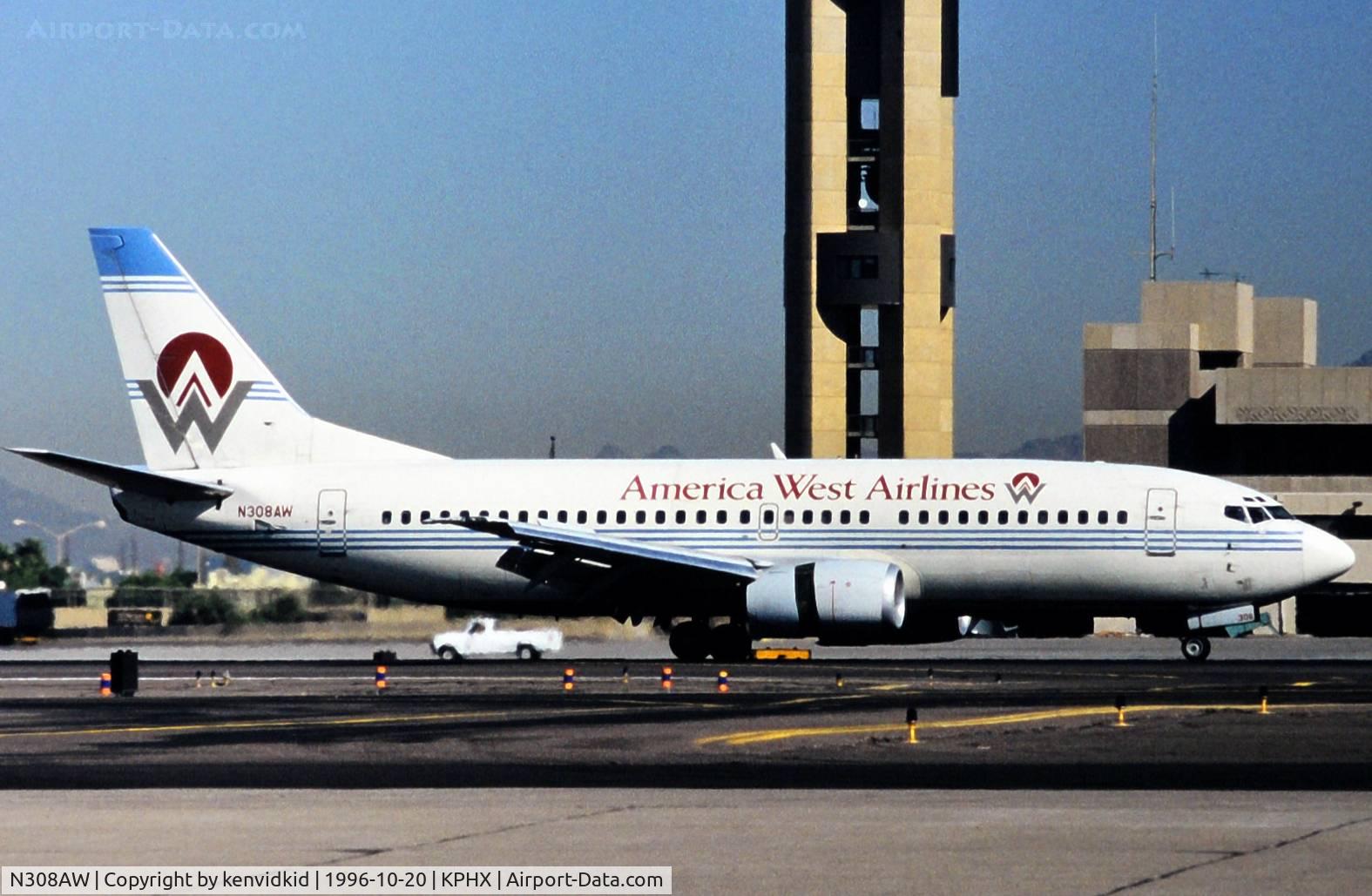 N308AW, 1990 Boeing 737-3G7 C/N 24710, At Phoenix Sky Harbor.