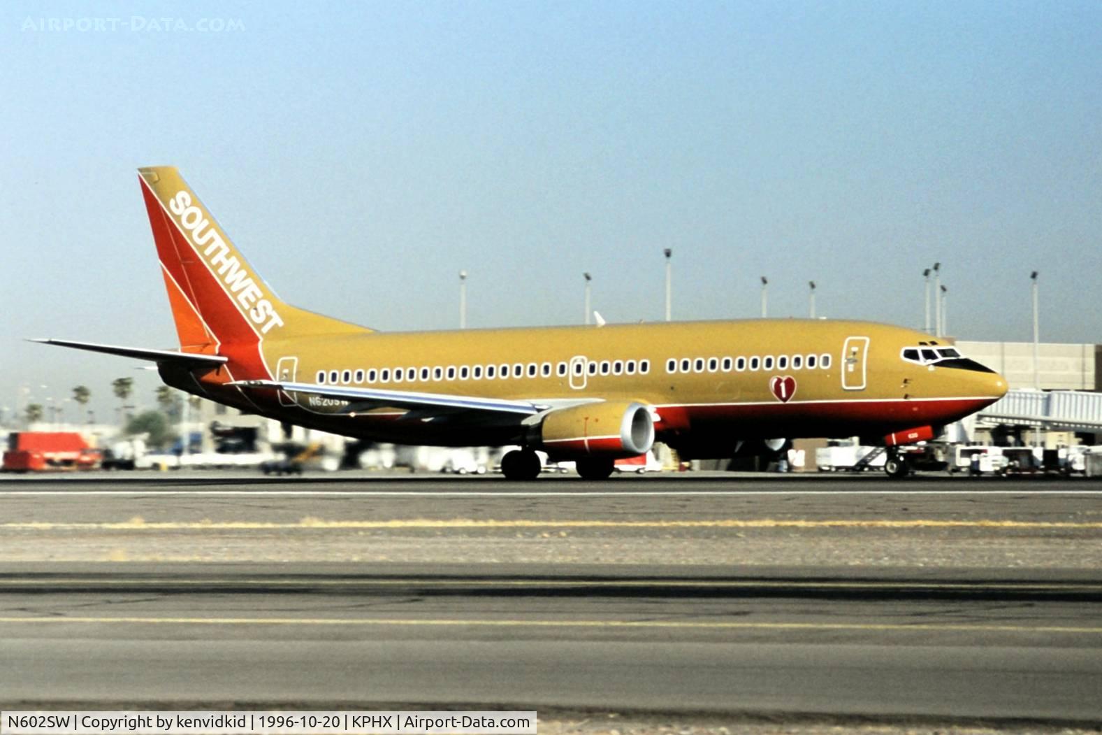 N602SW, 1995 Boeing 737-3H4 C/N 27953, At Phoenix Sky Harbor.