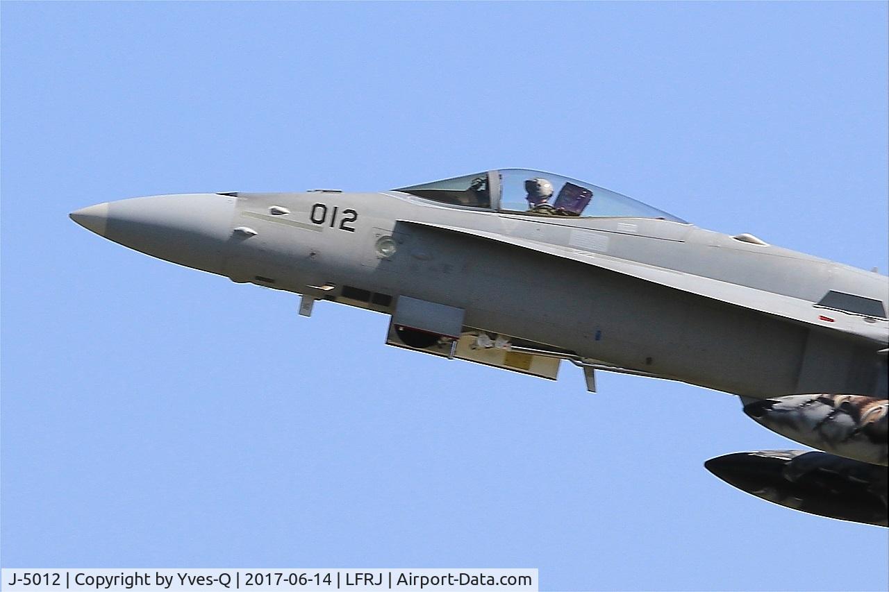 J-5012, McDonnell Douglas F/A-18C Hornet C/N 1352/SFC012, McDonnell Douglas FA-18C Hornet, Take off rwy 08, Landivisiau Naval Air Base (LFRJ) Tiger Meet 2017