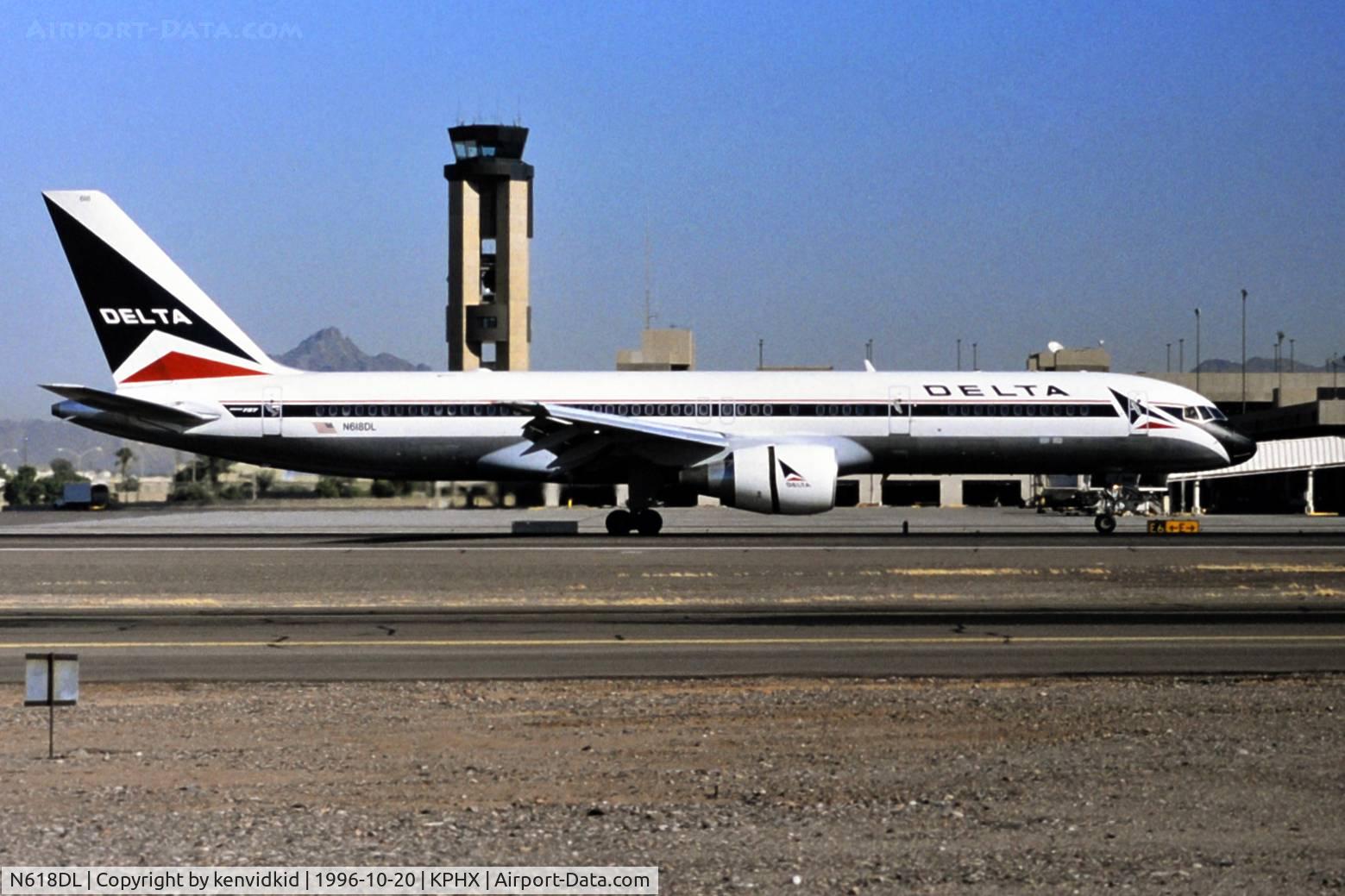 N618DL, 1986 Boeing 757-232 C/N 22908, At Phoenix Sky Harbor.