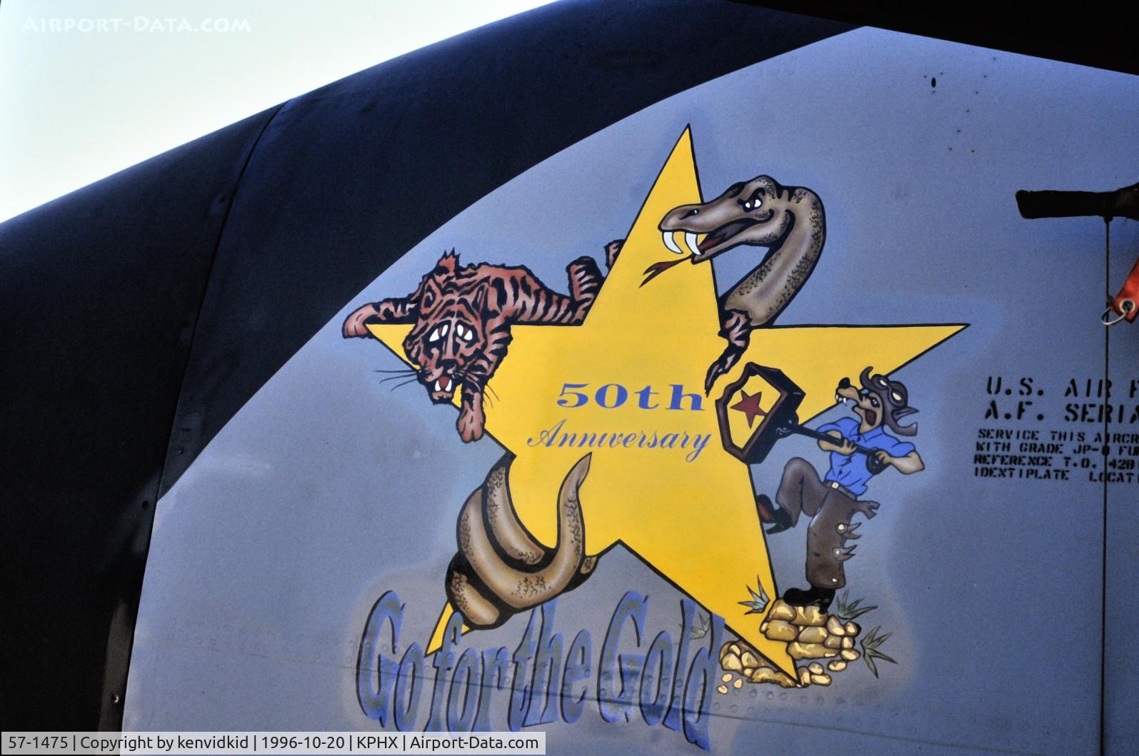 57-1475, 1957 Boeing KC-135E Stratotanker C/N 17546, Artwork detail.
At Phoenix Sky Harbor.
