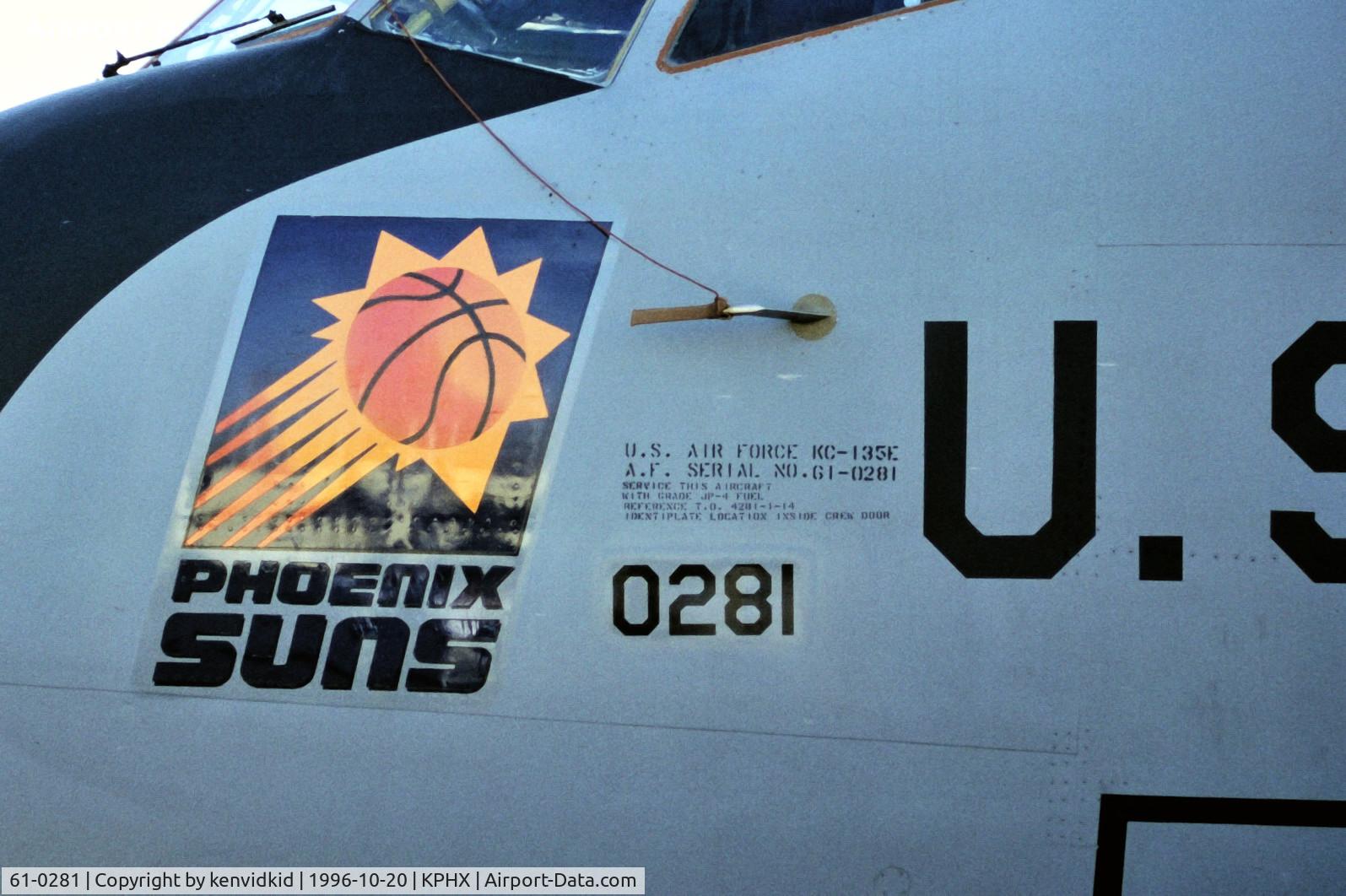 61-0281, 1961 Boeing KC-135E Stratotanker C/N 18188, Artwork Detail.
At Phoenix Sky Harbor.