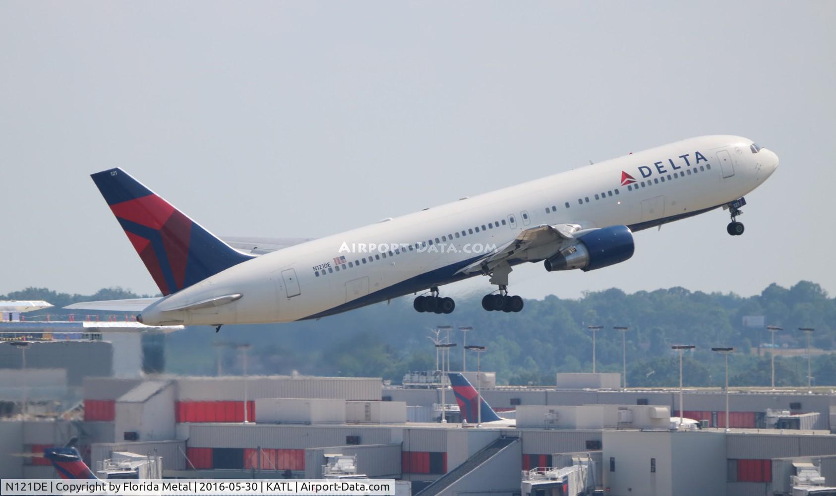 N121DE, 1987 Boeing 767-332 C/N 23435, ATL 2016