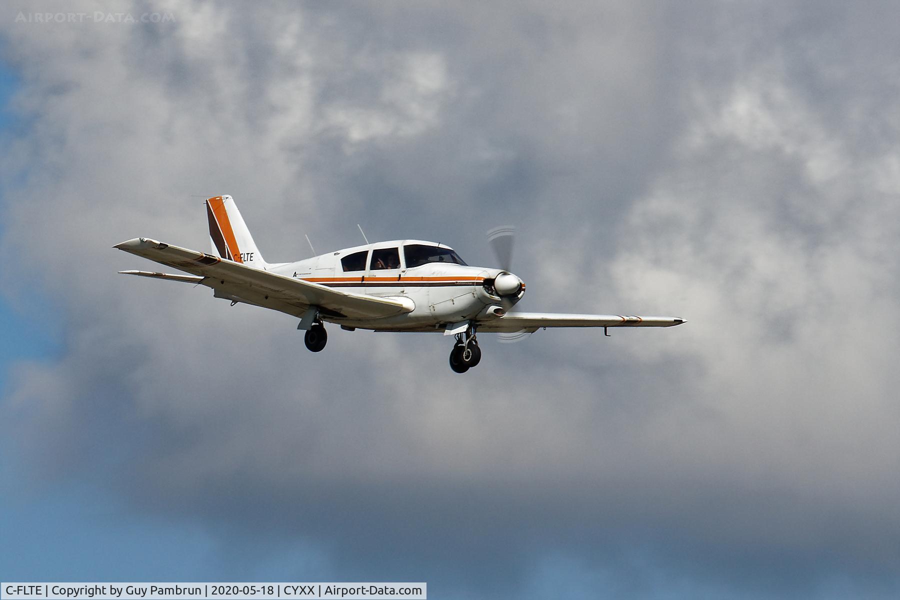 C-FLTE, 1964 Piper PA-24 Comanche C/N 24-3662, Landing on 19 for pilot briefing and departure to take part in 
