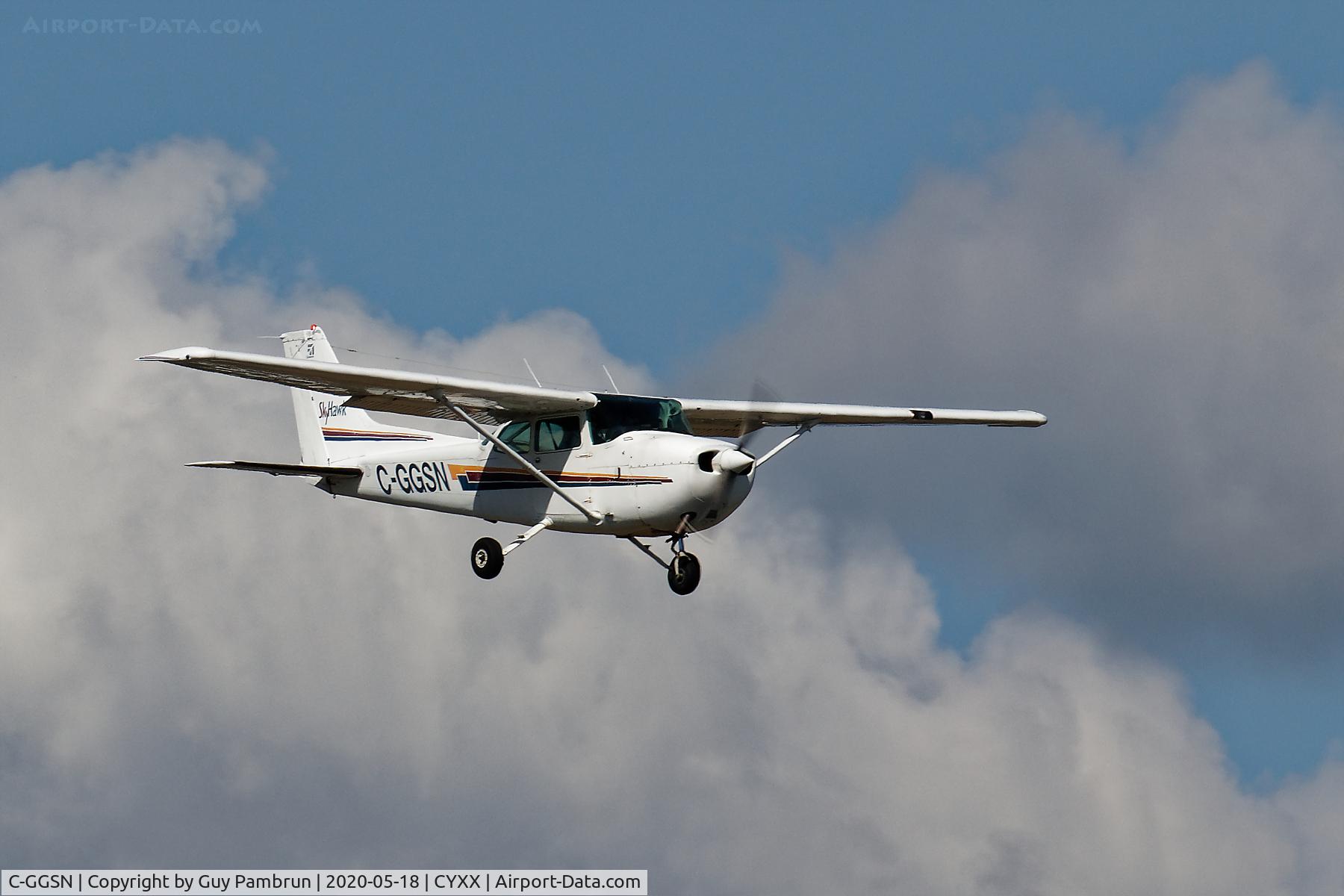 C-GGSN, 1980 Cessna 172P C/N 17274207, Landing on 19 for pilot briefing and departure to take part in 